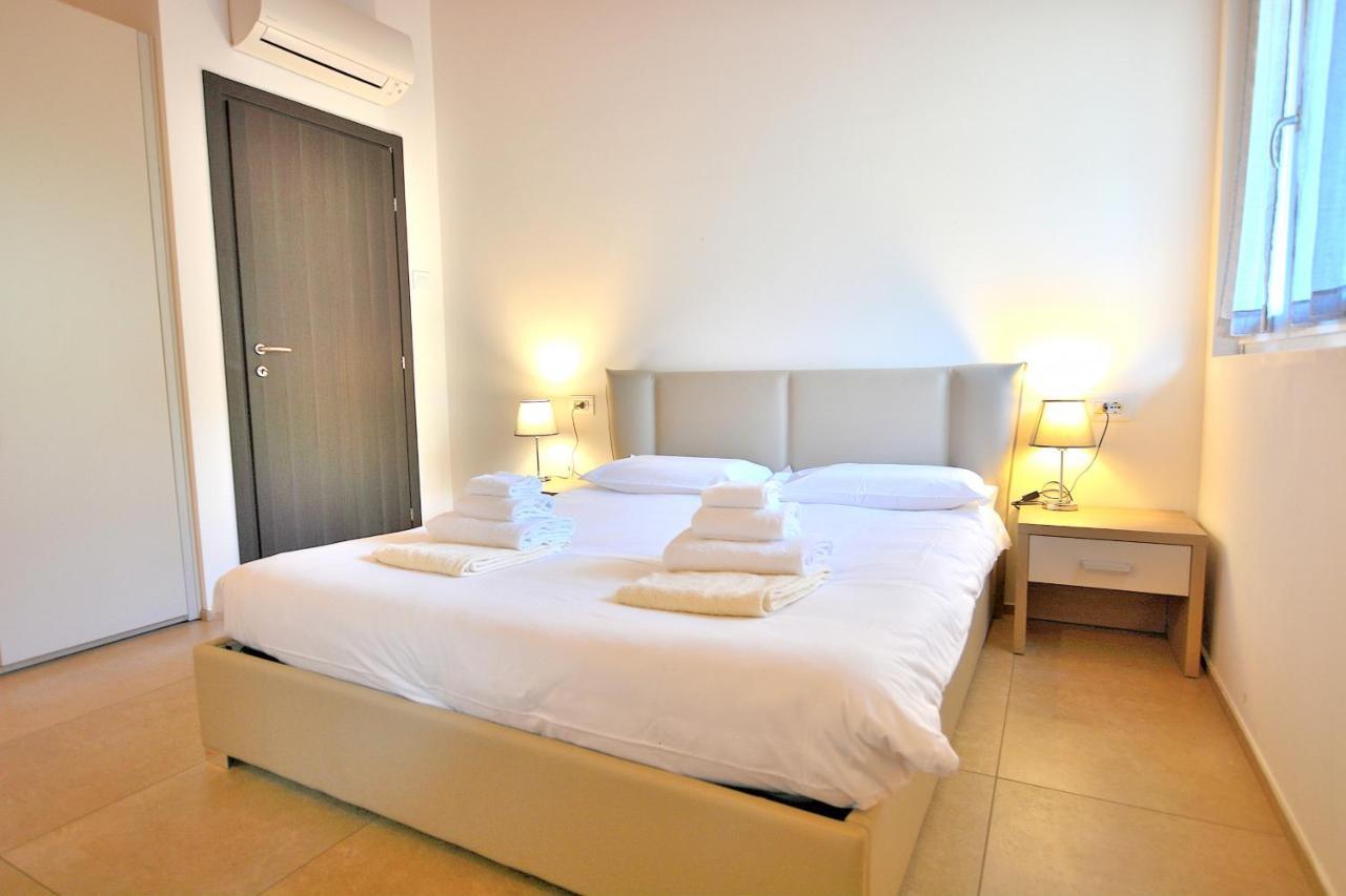 South Apartment With Pool Torri Del Benaco Dış mekan fotoğraf