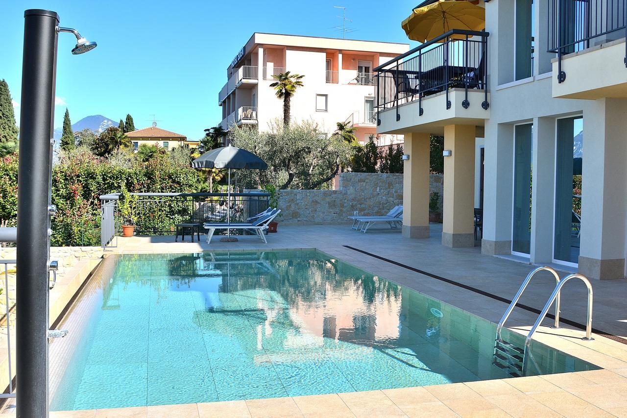 South Apartment With Pool Torri Del Benaco Dış mekan fotoğraf