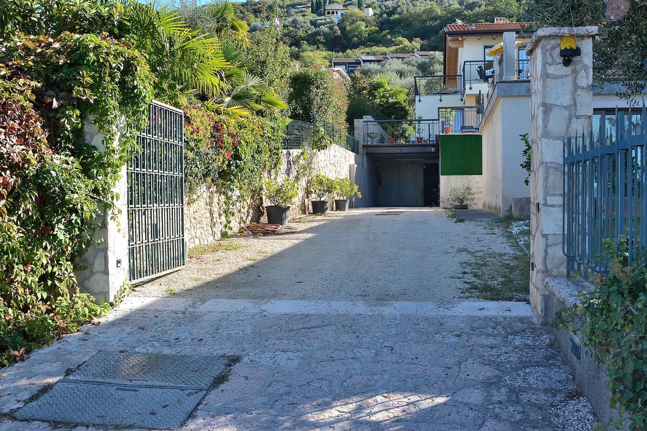 South Apartment With Pool Torri Del Benaco Dış mekan fotoğraf