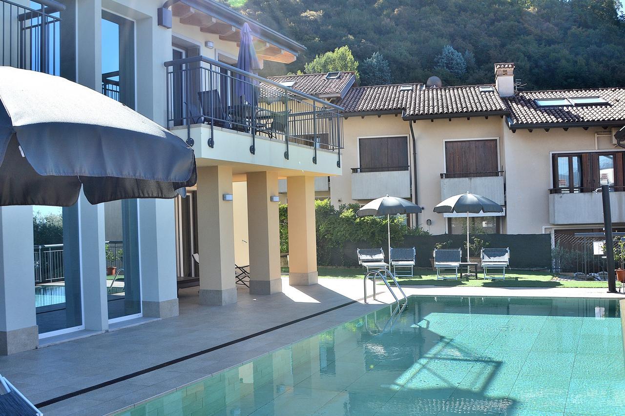 South Apartment With Pool Torri Del Benaco Dış mekan fotoğraf